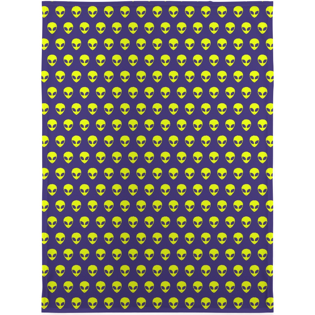 Retro Alien Heads Blanket, Plush Fleece, 30x40, Purple, Hyacinth