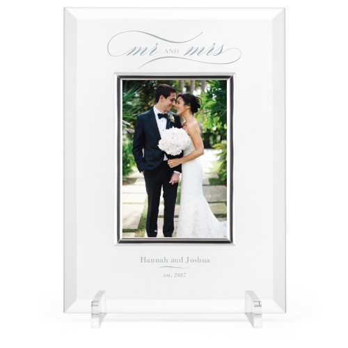 21 Stylish Wedding Picture Frames To Add To Your Wedding Registry