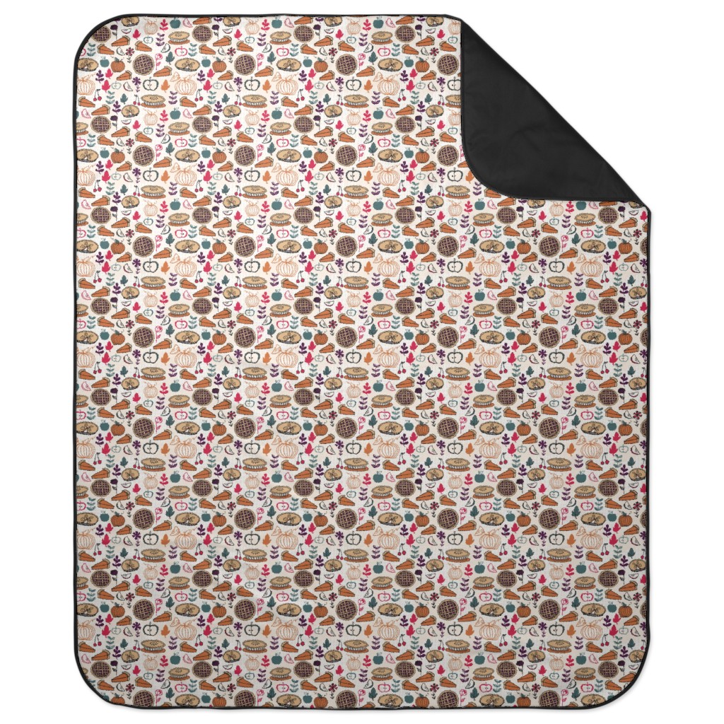 Thanksgiving Apple and Pumpkin Pies Picnic Blanket, Multicolor