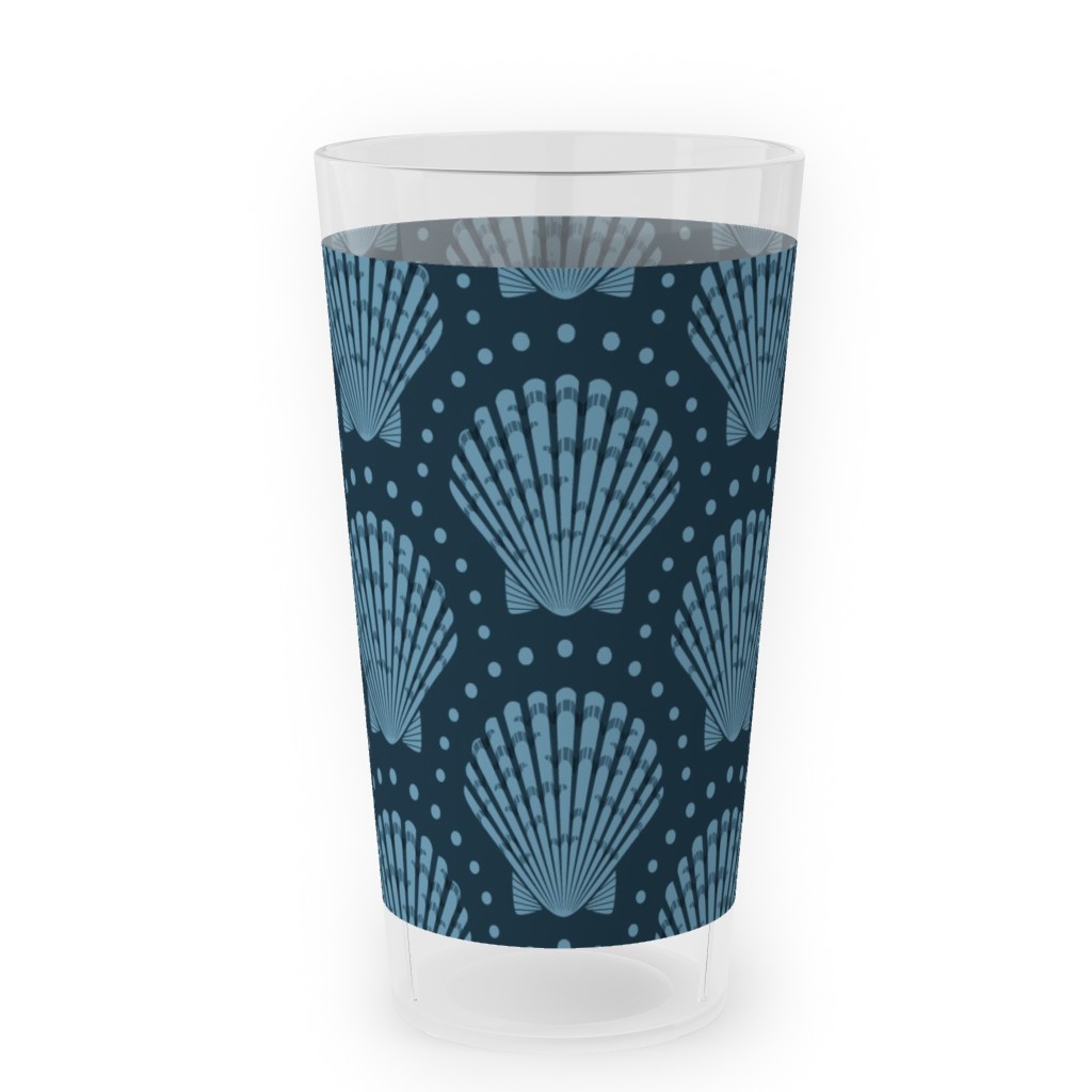 Pretty Scallop Shells - Navy Blue Outdoor Pint Glass, Blue